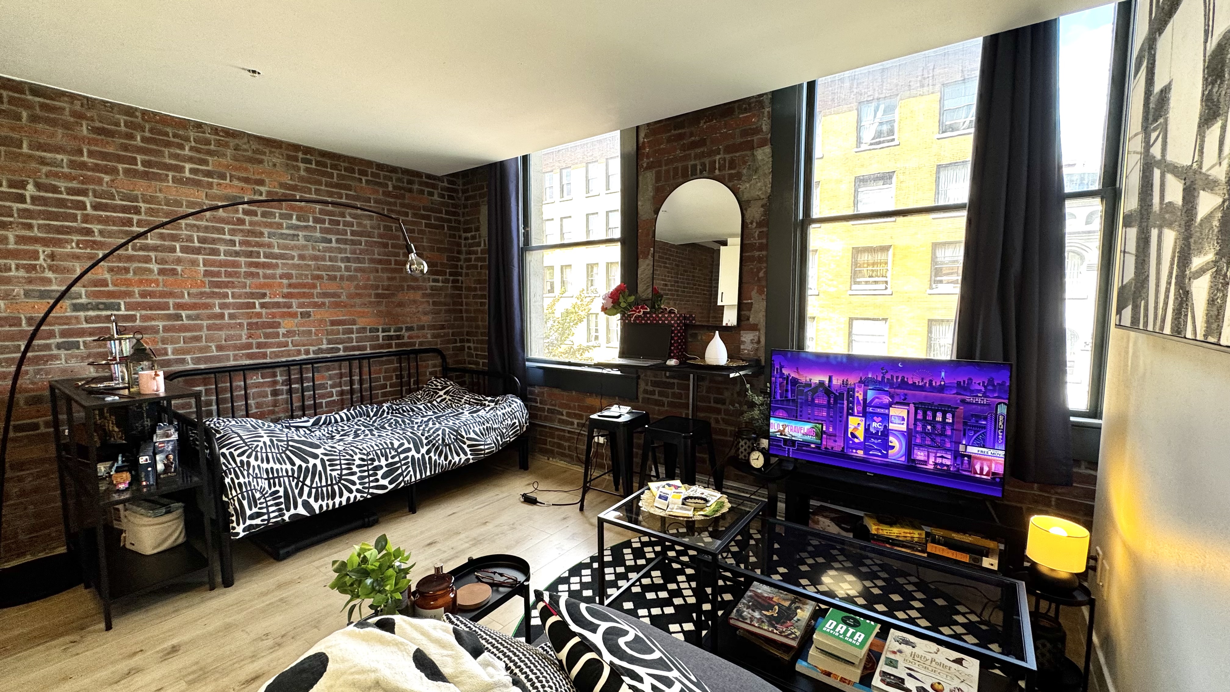 40 Powell #308 - Fully Furnished Studio in Gastown